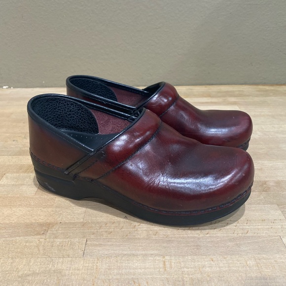 Dansko Professional Clogs Women's Size 38 US 7.5 - 8 Red Leather Slip on Shoes - Picture 1 of 10